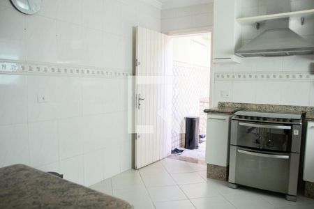 Casa à venda com 200m², 3 quartos e 4 vagas Casa à venda com 200m², 3 quartos e 4 vagasCozinha