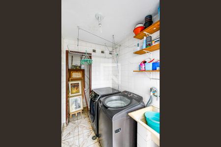 Casa à venda com 150m², 3 quartos e 2 vagas Casa à venda com 150m², 3 quartos e 2 vagasÁrea de Serviço