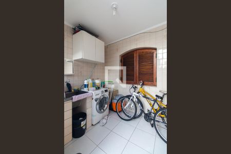 Casa à venda com 180m², 3 quartos e 4 vagasÁrea de serviço e quintal