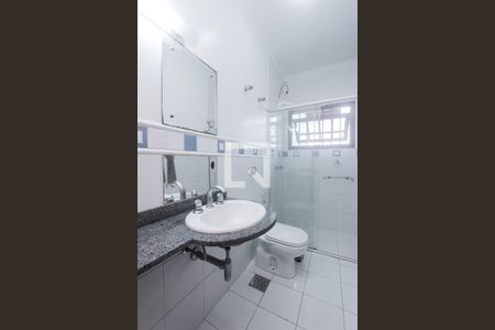 Casa à venda com 333m², 4 quartos e 5 vagasBanheiro social