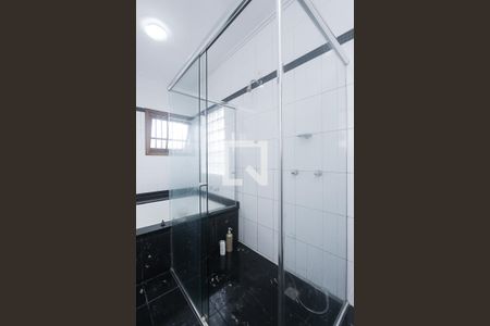 Casa à venda com 333m², 4 quartos e 5 vagasBanheiro suite 2