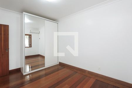 Casa à venda com 333m², 4 quartos e 5 vagasQuarto 2