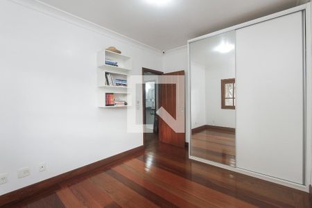 Casa à venda com 333m², 4 quartos e 5 vagasQuarto 2