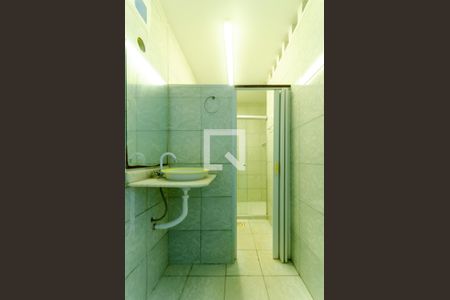 Banheiro de apartamento para alugar com 2 quartos, 50m² em Acupe de Brotas, Salvador
