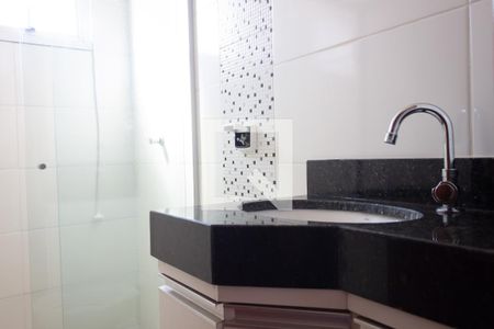 Banheiro Social de apartamento para alugar com 2 quartos, 65m² em Santa Mônica, Uberlândia