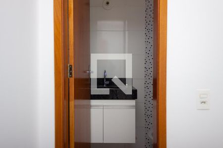 Banheiro da Suíte de apartamento para alugar com 2 quartos, 65m² em Santa Mônica, Uberlândia