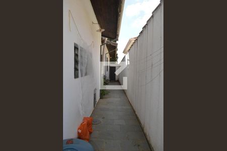 Casa à venda com 258m², 3 quartos e 4 vagasCorredor lateral