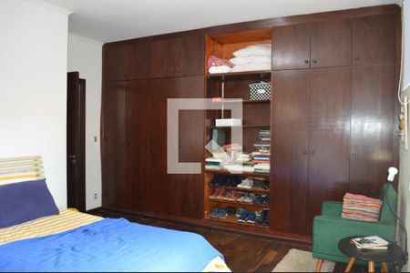 Casa à venda com 258m², 3 quartos e 4 vagasSuite armário