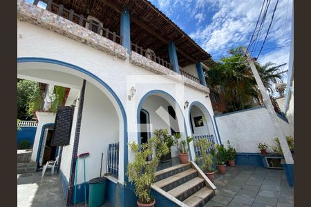 Casa à venda com 300m², 4 quartos e 2 vagasFrente 