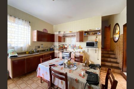 Casa à venda com 300m², 4 quartos e 2 vagasCozinha