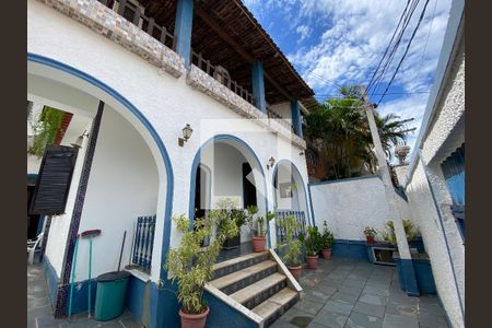 Casa à venda com 300m², 4 quartos e 2 vagasFrente 