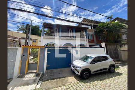 Casa à venda com 300m², 4 quartos e 2 vagasFachada