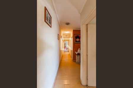 Casa à venda com 352m², 4 quartos e 12 vagasCorredor Dormitórios