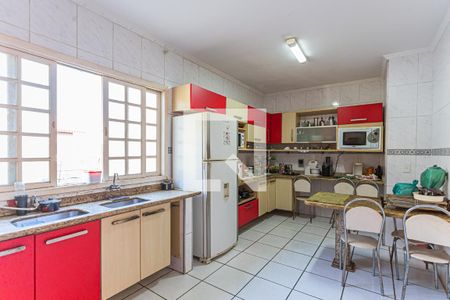 Casa à venda com 352m², 4 quartos e 12 vagasCozinha