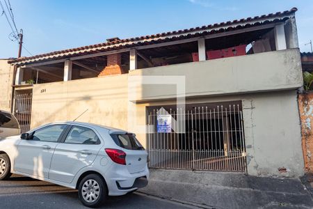Casa à venda com 250m², 3 quartos e 3 vagas Casa à venda com 250m², 3 quartos e 3 vagasFachada