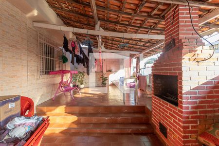 Casa à venda com 250m², 3 quartos e 3 vagas Casa à venda com 250m², 3 quartos e 3 vagasChurrasqueira