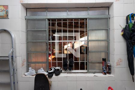 Casa à venda com 250m², 3 quartos e 3 vagas Casa à venda com 250m², 3 quartos e 3 vagasJanela da área de serviço