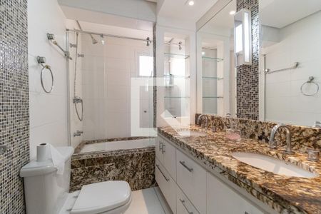 Apartamento para alugar com 213m², 4 quartos e 3 vagasBanheiro da Suíte 1