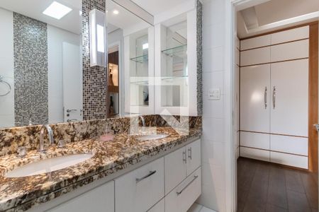 Apartamento para alugar com 213m², 4 quartos e 3 vagasBanheiro da Suíte 1