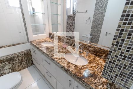 Apartamento para alugar com 213m², 4 quartos e 3 vagasBanheiro da Suíte 1