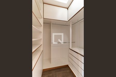 Apartamento para alugar com 213m², 4 quartos e 3 vagasCloset da Suíte 1