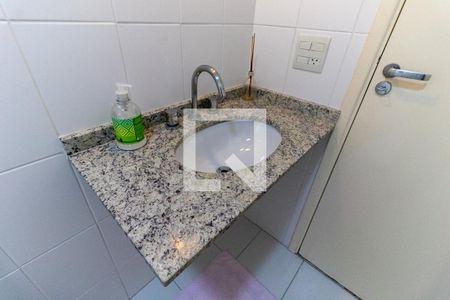 Apartamento para alugar com 74m², 2 quartos e 2 vagasBanheiro Social 