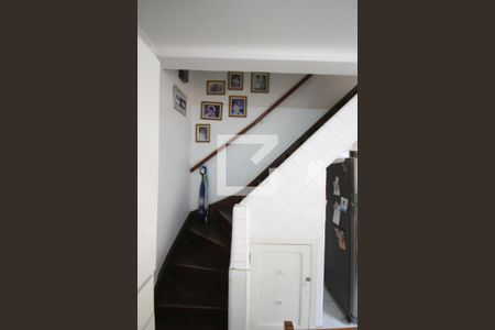 Casa à venda com 100m², 2 quartos e 1 vagaEscada