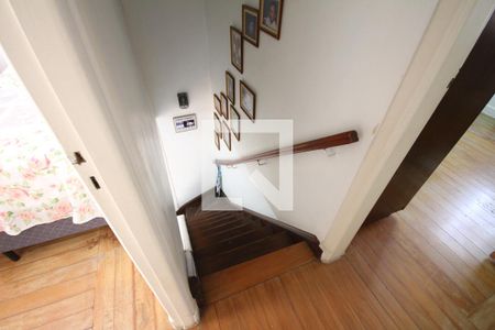 Casa à venda com 100m², 2 quartos e 1 vagaEscada