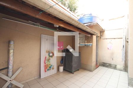 Casa à venda com 100m², 2 quartos e 1 vagaQuintal