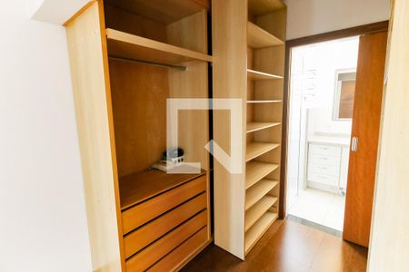 Casa à venda com 388m², 4 quartos e 6 vagasCloset da suíte 3