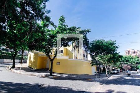 Casa à venda com 388m², 4 quartos e 6 vagasFachada casa