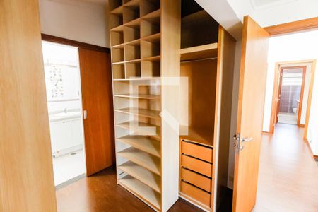 Casa à venda com 388m², 4 quartos e 6 vagasCloset da suíte 3