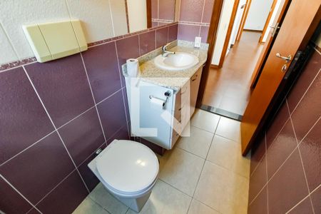 Casa à venda com 388m², 4 quartos e 6 vagasBanheiro da Suíte 1
