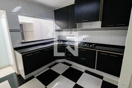 Casa à venda com 388m², 4 quartos e 6 vagasCozinha - Armários