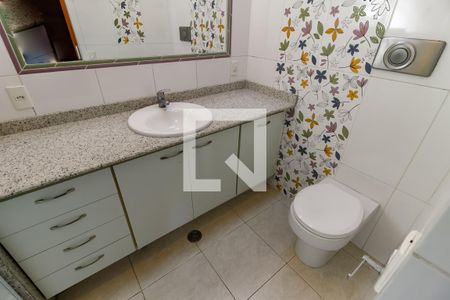 Casa à venda com 388m², 4 quartos e 6 vagasBanheiro da Suíte 3