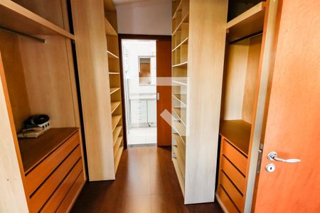 Casa à venda com 388m², 4 quartos e 6 vagasCloset da suíte 3