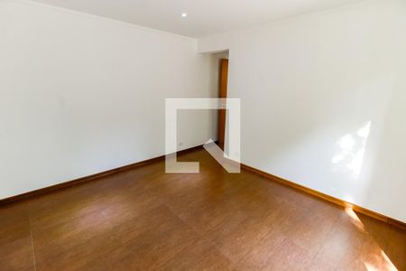 Casa à venda com 388m², 4 quartos e 6 vagasSuíte 2
