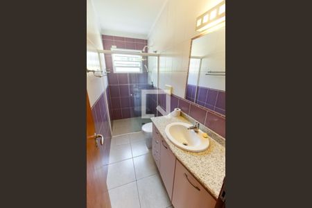 Casa à venda com 388m², 4 quartos e 6 vagasBanheiro da Suíte 1