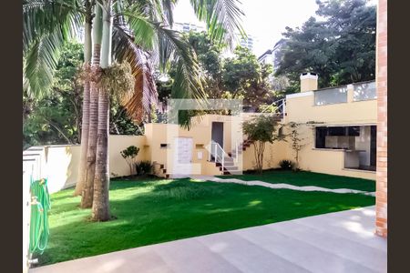 Casa à venda com 388m², 4 quartos e 6 vagasQuintal