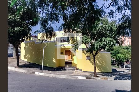 Casa à venda com 388m², 4 quartos e 6 vagasEntrada