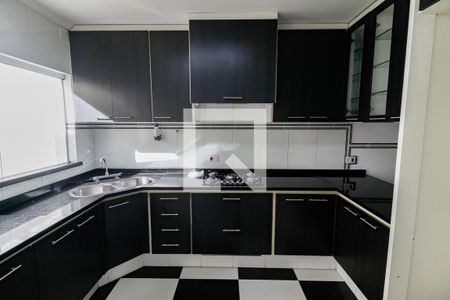 Casa à venda com 388m², 4 quartos e 6 vagasCozinha - Armários