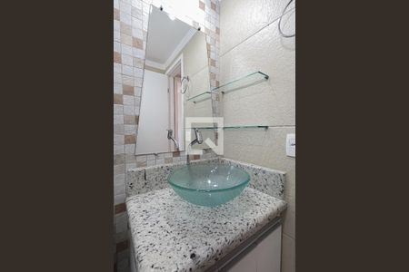 Banheiro de apartamento à venda com 2 quartos, 59m² em Centro, Guarulhos