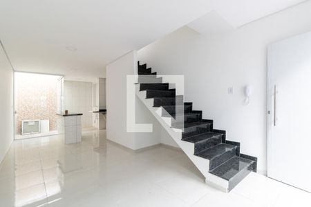 Casa de condomínio para alugar com 80m², 2 quartos e 1 vagaSala/Cozinha