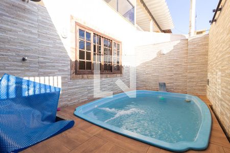 Casa para alugar com 150m², 3 quartos e 2 vagas Casa para alugar com 150m², 3 quartos e 2 vagasPiscina