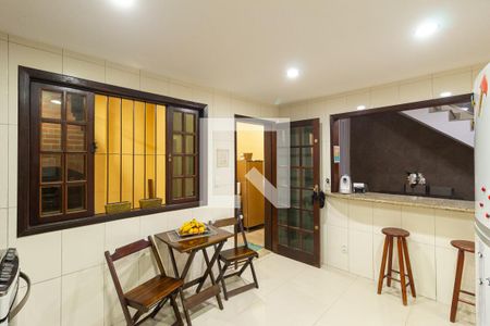 Casa para alugar com 150m², 3 quartos e 2 vagas Casa para alugar com 150m², 3 quartos e 2 vagasCozinha