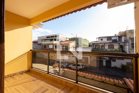 Casa para alugar com 150m², 3 quartos e 2 vagas Casa para alugar com 150m², 3 quartos e 2 vagasVaranda