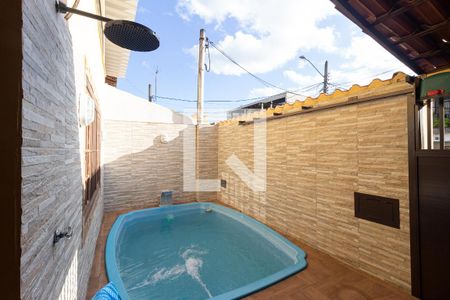 Casa para alugar com 150m², 3 quartos e 2 vagas Casa para alugar com 150m², 3 quartos e 2 vagasPiscina