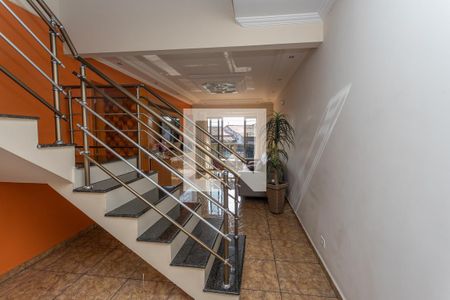 Casa à venda com 250m², 3 quartos e 5 vagasEscada da sala 