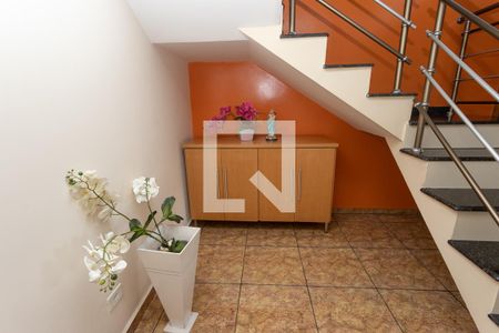 Casa à venda com 250m², 3 quartos e 5 vagasEscada da sala 