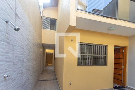 Casa à venda com 250m², 3 quartos e 5 vagasCorredor externo 
